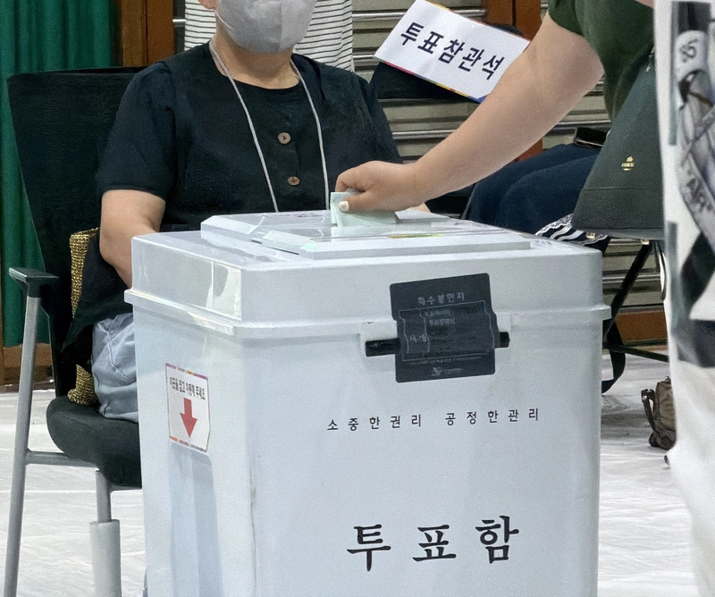 地方選舉首爾14處投票用紙不足  選委會開記者會道歉