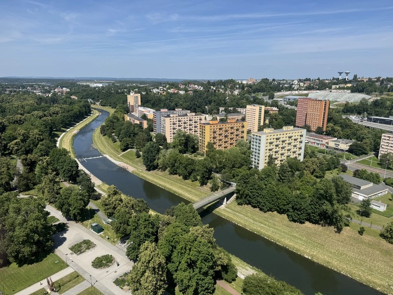 捷克共產年代建大量板樓　灰色混凝土今披繽紛新裝