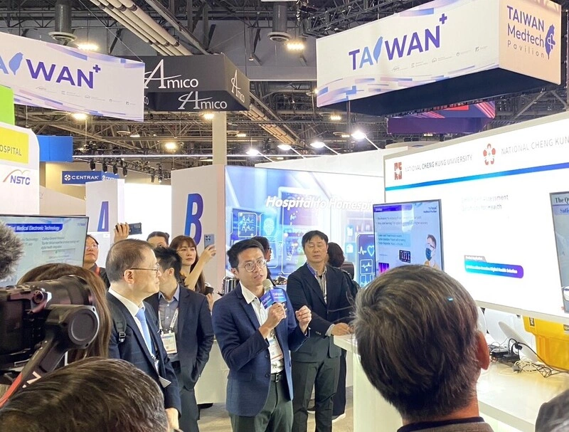 成大醫參展全球健康科技盛會　展現智慧醫療成果