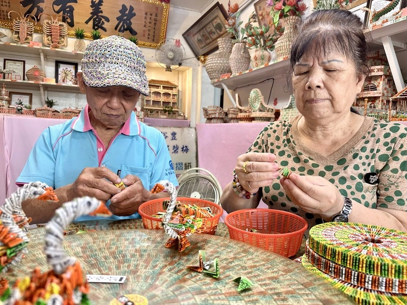 彰化老夫妻熱愛四色牌創作