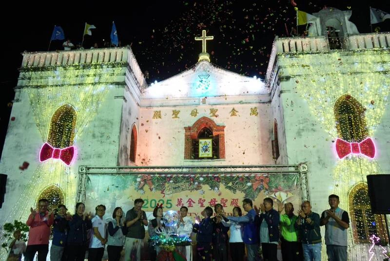 屏東萬金聖母聖殿點燈　周春米出席