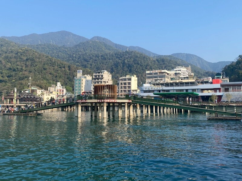 日月潭水位降3公尺九蛙全露　碼頭引橋加強防滑