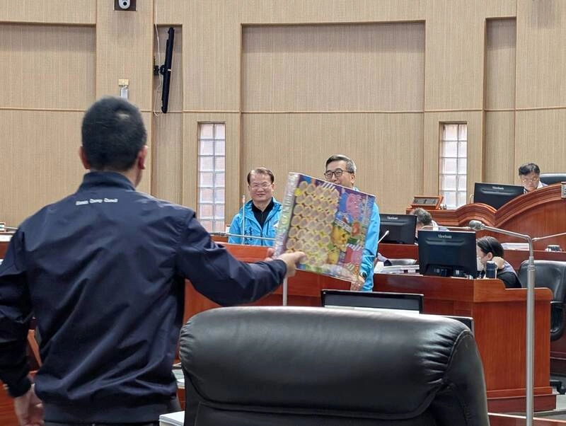 議員促金門酒廠解決庫存問題