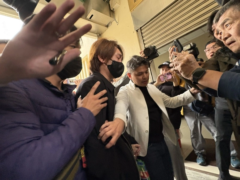 曹西平猝逝　乾兒子現身殯儀館神情哀戚