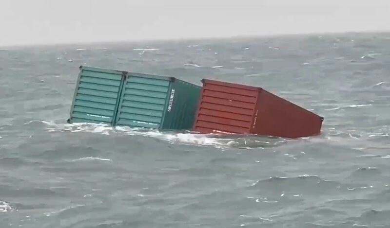 香港籍貨輪貨櫃遭大浪打落　基隆海巡助搜尋