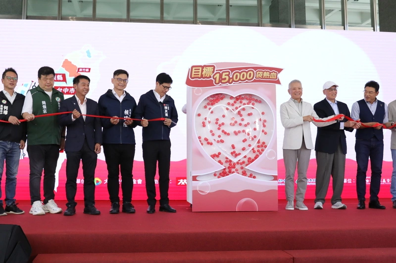 陳其邁號召挽袖捐血　盼達1萬5000袋目標