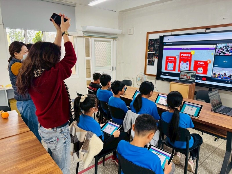 澎湖風櫃國小與韓國Chungwoon小學線上共學迎佳節