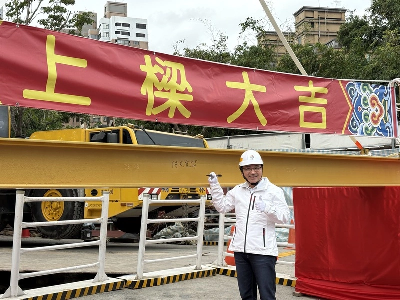 侯友宜出席板橋第二運動中心上梁典禮