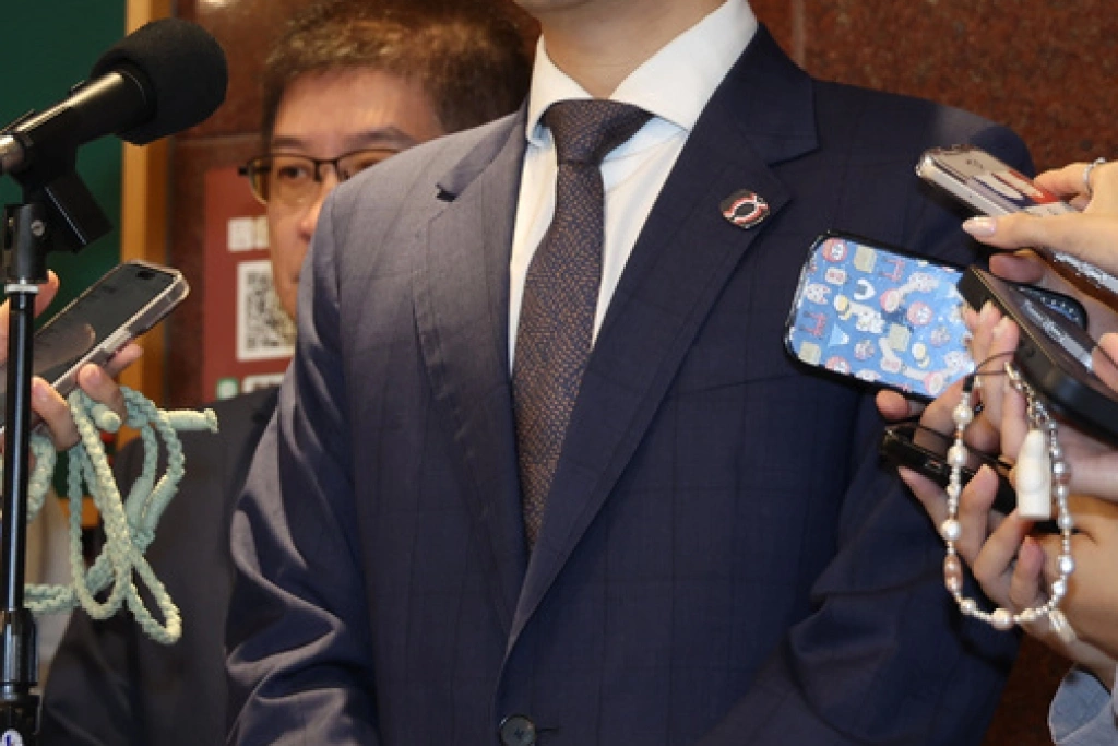 遭傳將請辭運動部長　李洋闢謠：當下有點錯愕