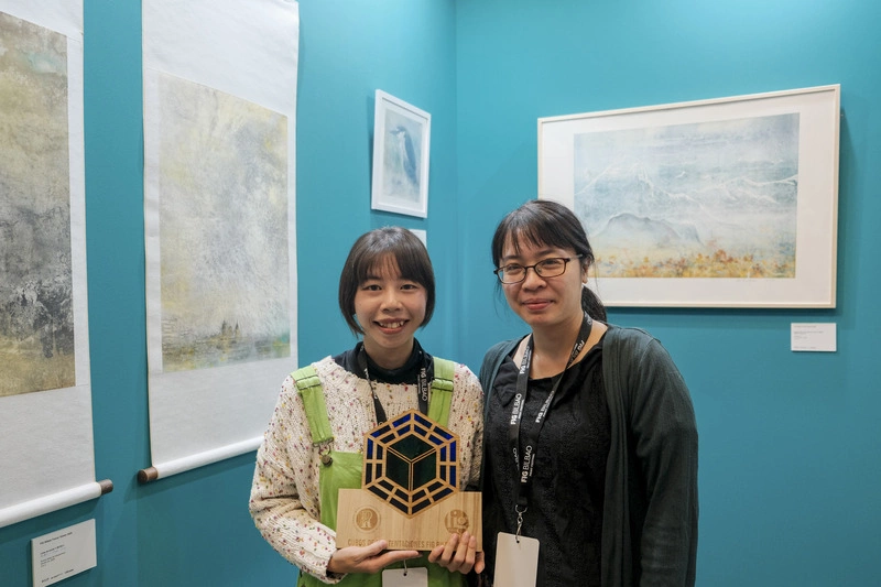 西班牙畢爾包藝博會  嘉義大學獲獎學生與教授合影