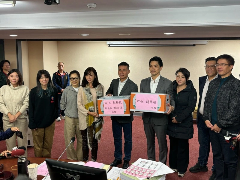 蔣萬安拜會北市議會委員會