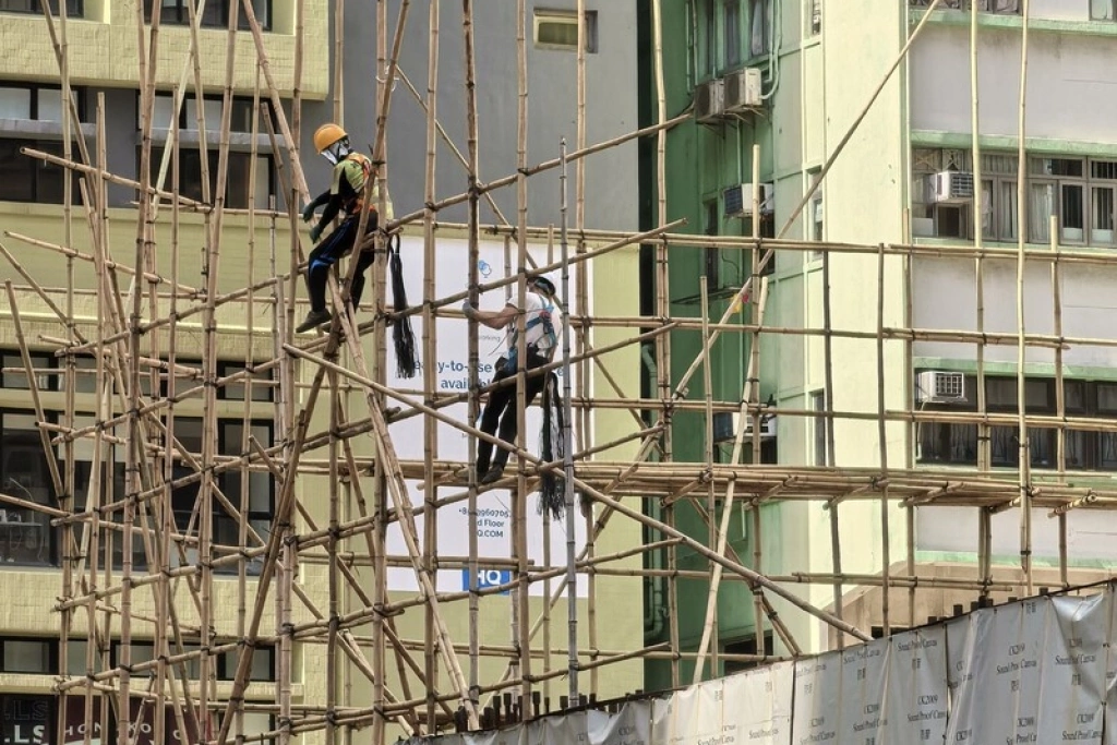 香港大火引起應否棄用竹子搭棚爭議