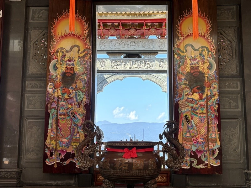 汐止聖德宮牌樓如希臘神殿　濟德宮通靈少女取景