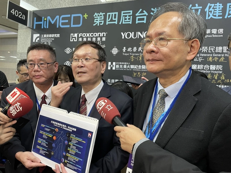 鴻海：刷手機器人明年導入台中榮總