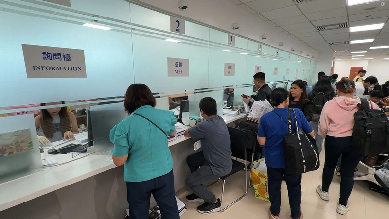 駐菲處新領務大廳啟用  民眾清晨4時出發搶得頭香