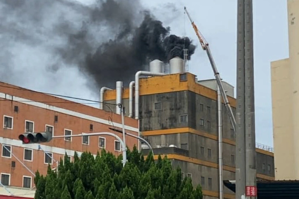 福壽實業台中沙鹿廠區火警　黑煙陣陣15分鐘火滅