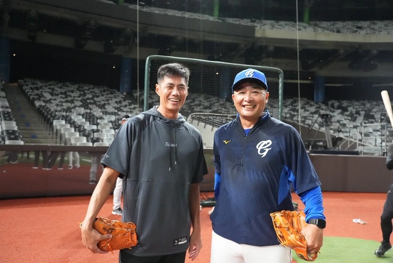 WBC台灣隊練習賽　陳偉殷與森野將彥相見歡