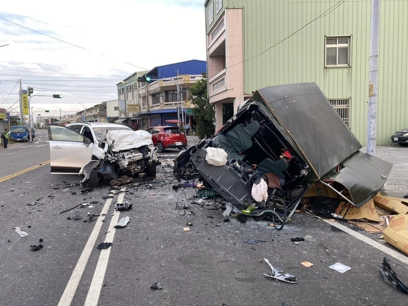 雲林斗南3車車禍　2人OHCA