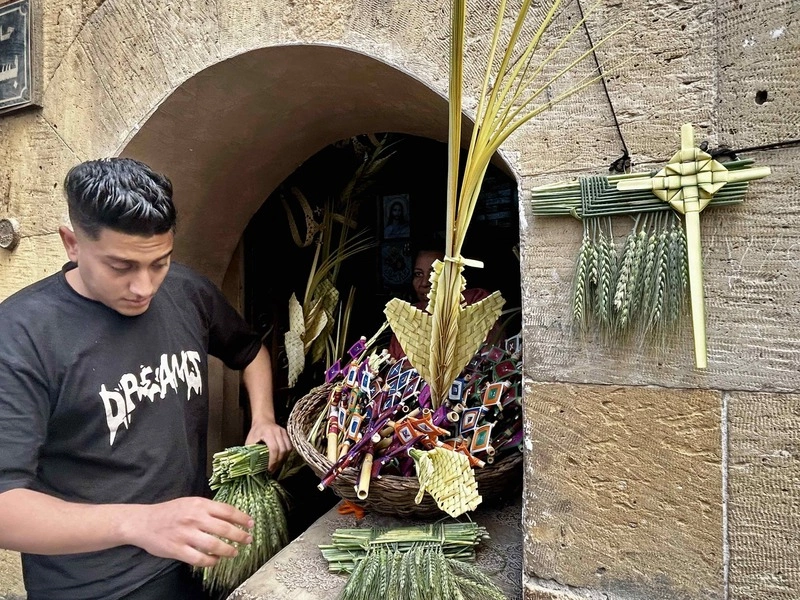 埃及千名科普特教徒   群聚洞穴教堂慶棕枝主日