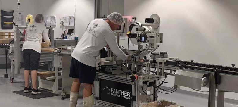 王惠美率團訪紐西蘭蜂蜜工廠