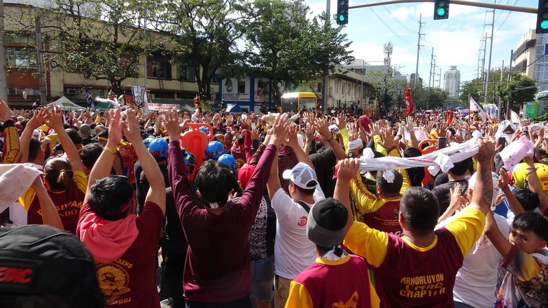 馬尼拉黑拿撒勒人遊行　萬人空巷