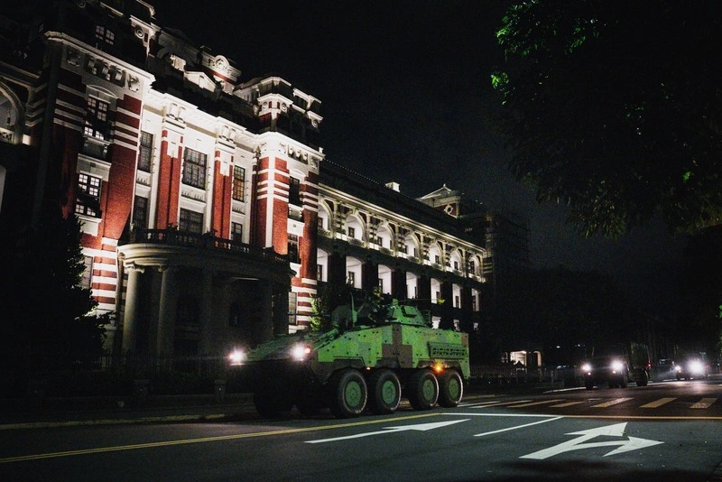 聯合防禦操演　憲兵雲豹甲車深夜演練中樞安全防護
