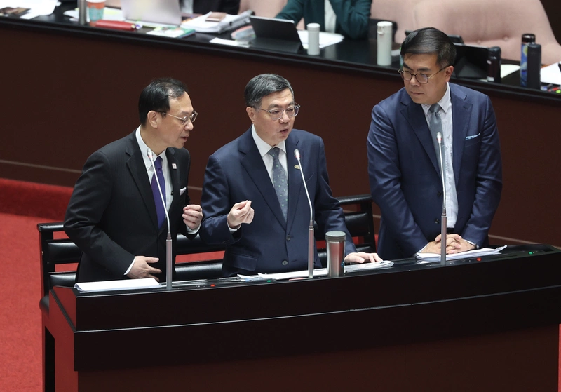 卓榮泰與相關部會首長列席備詢（1）