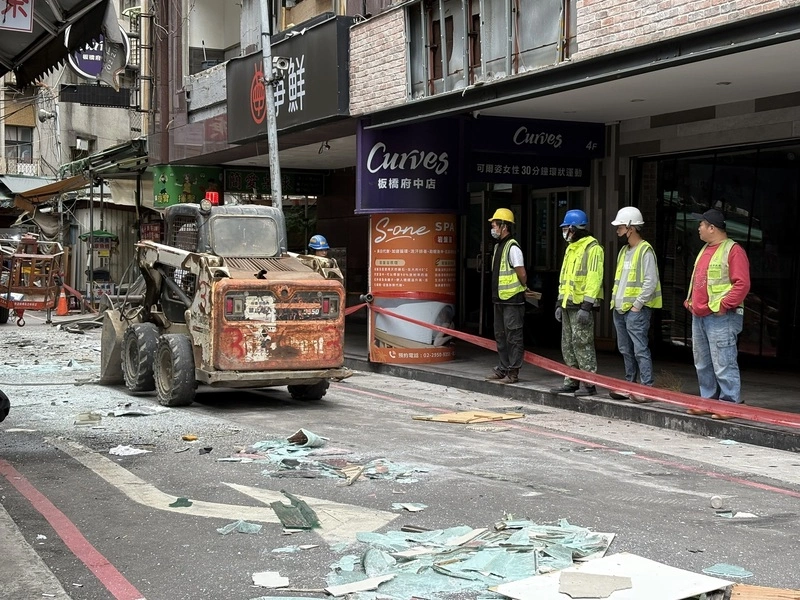 板橋府中商圈氣爆　市府、區公所人員進場清理