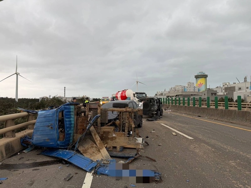 台61線觀音段5車事故　4人受傷其中2人OHCA