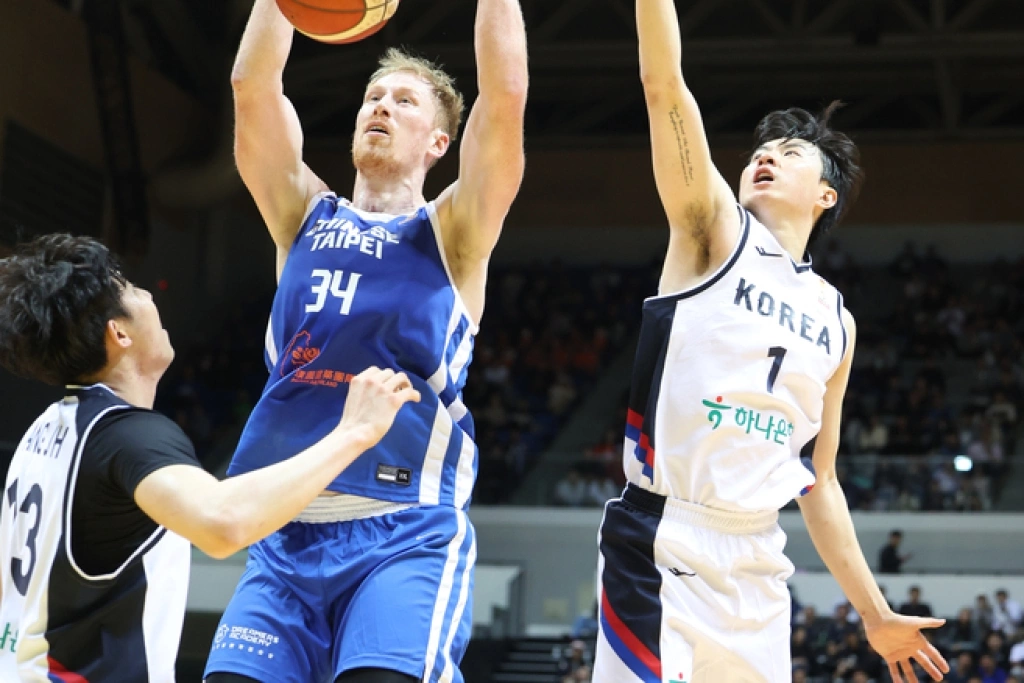 林庭謙、高柏鎧聯手　世界盃男籃資格賽台灣勝韓國