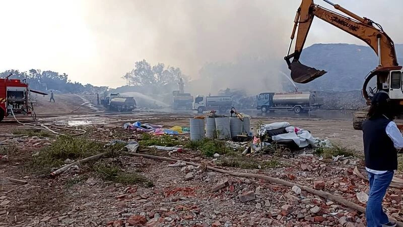 台南烏樹林廢棄物暫置場火勢撲滅