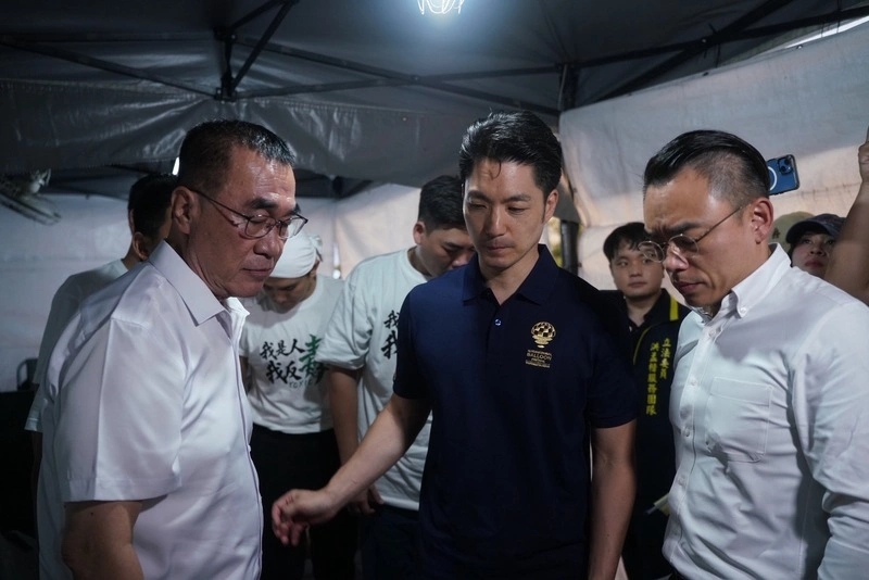 藍營青年凱道絕食行動　蔣萬安前往探視