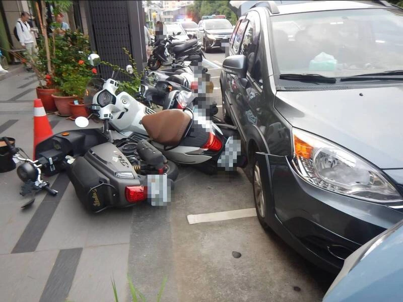 台中男毒駕撞路邊8機車　警依法送辦