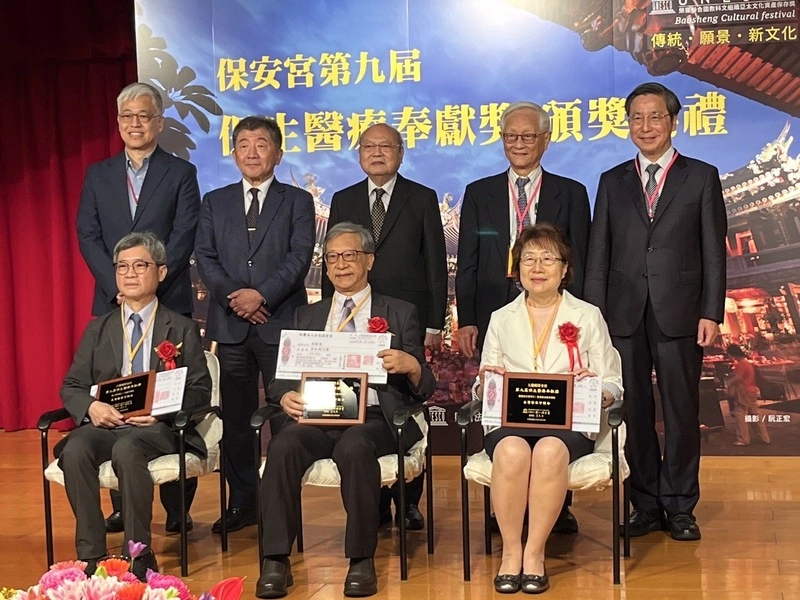 獲頒保生醫療奉獻獎　黃健榮百萬獎金全捐偏鄉用