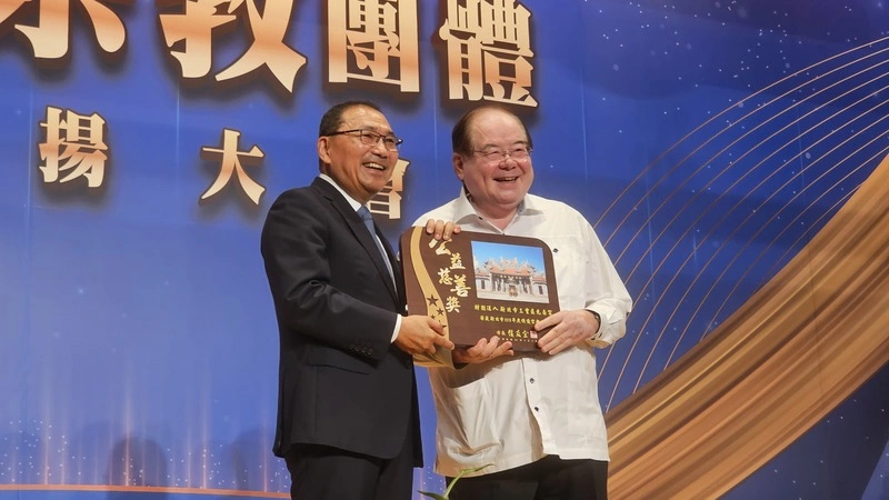 侯友宜：什麼神都信　卸任後以寺廟為據點四處雲遊