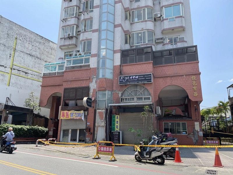 0403紅單戶花蓮馥邑京華大樓　農曆年後拆除