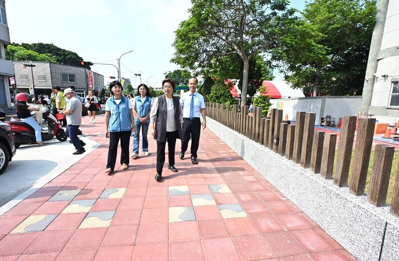 彰化鹿港文開國小人行道拓寬　學童不再與車爭道