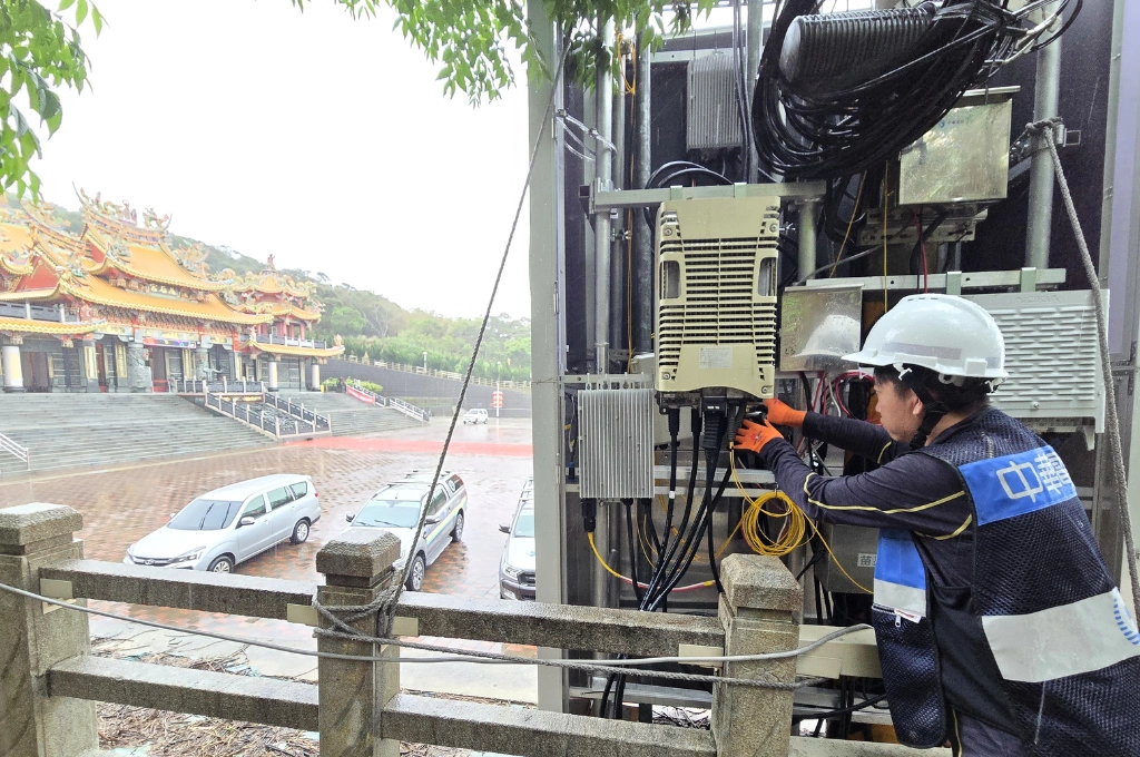 《放. 專題》全力守護白沙屯媽祖進香！中華電信首創「AI+5G SA+低軌衛星」科技應援粉紅超跑！打造最穩定、最即時的行動網路體驗