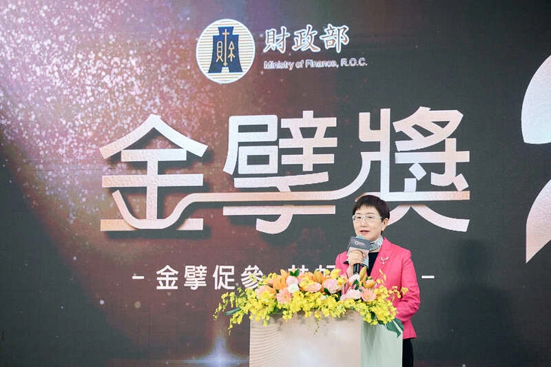 莊翠雲出席民間參與公共建設金擘獎頒獎