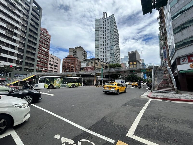 北市三興國小天橋27日開拆 基隆路光復南路交管