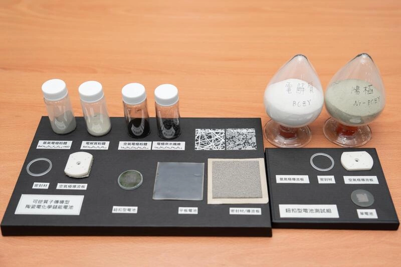 中央大學團隊研發中溫高效製氫核心材料