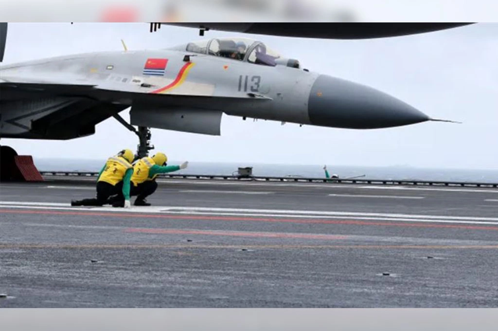 共軍J-15對日本F-15J連開射控雷達「只差沒扣扳機」...吳明杰分析意在逼迫撤回「台灣有事論」:接下來恐刻意逼近日本本州...不排除直接繞一周示威