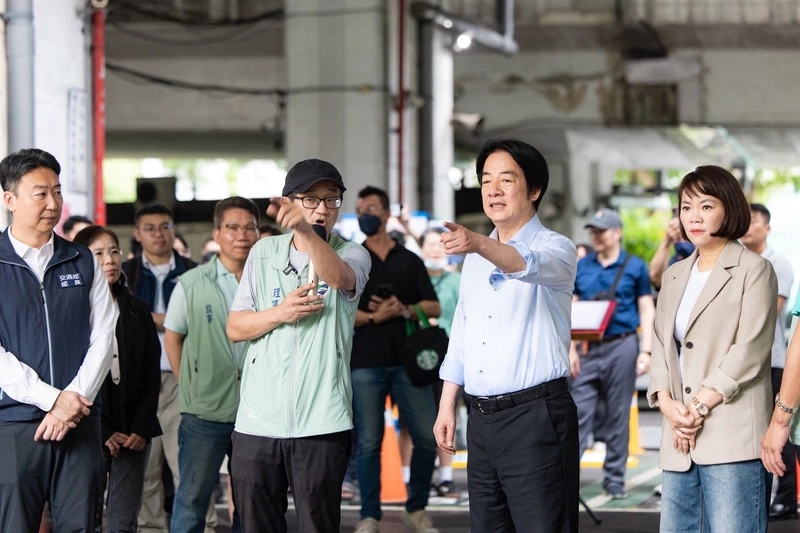 赴計程車服務站　賴總統：政府做大家後盾