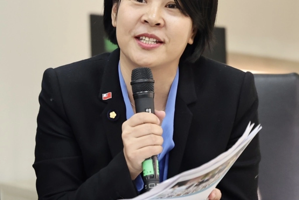 內政部要求佐證放棄中國國籍　李貞秀籲停止口水戰