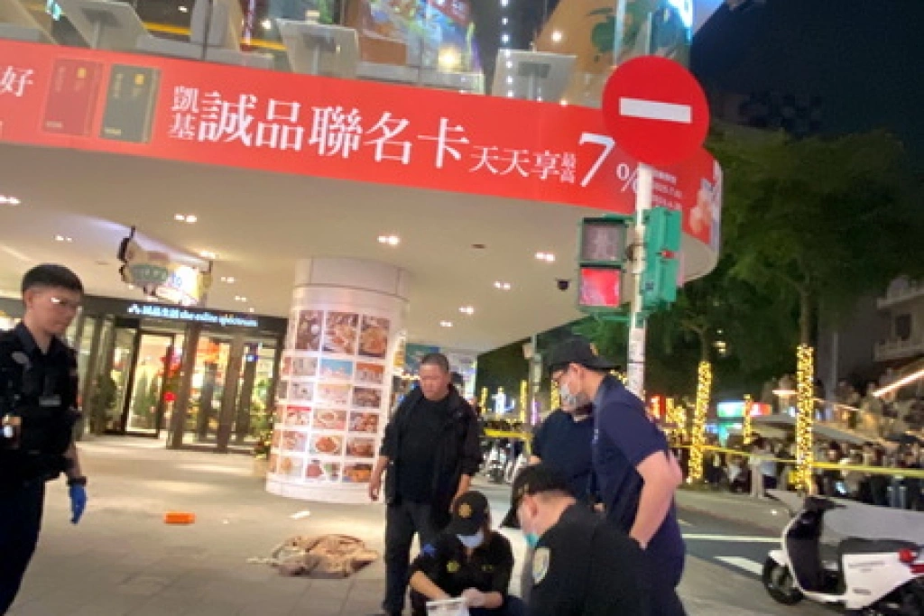 中山商圈隨機傷人　警方封鎖現場蒐證調查（1）