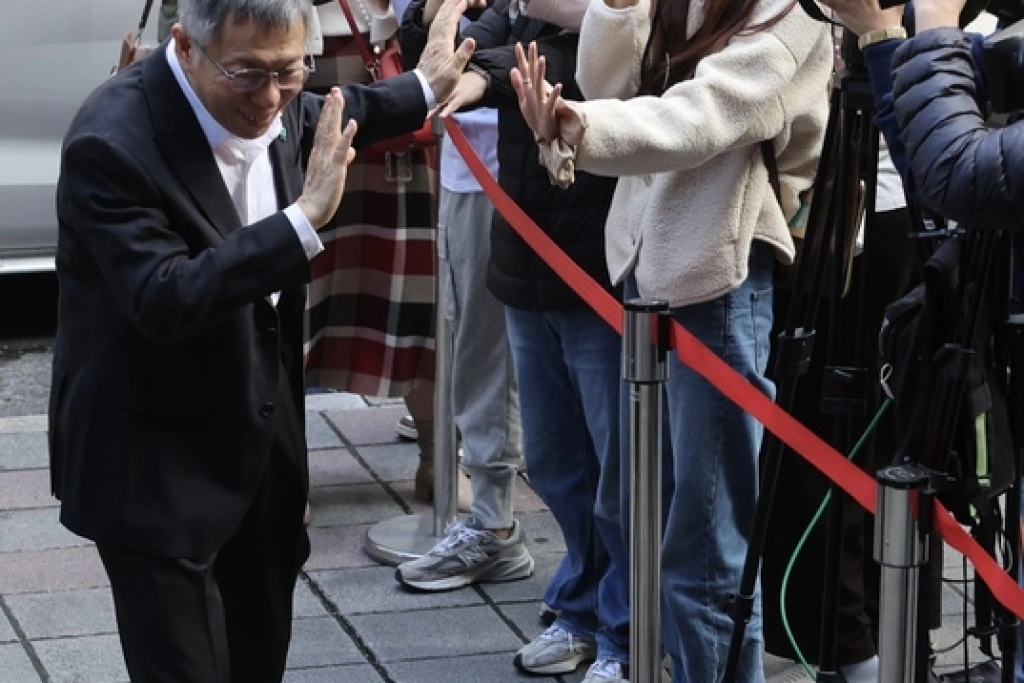 柯文哲涉貪案開庭　支持者熱情聲援