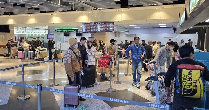 春節疏運現首波返台人潮  澎湖機場部分航班延誤