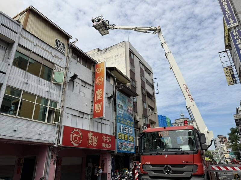 彰化慶豐牛排店發生火警 疑排油煙管積油起火
