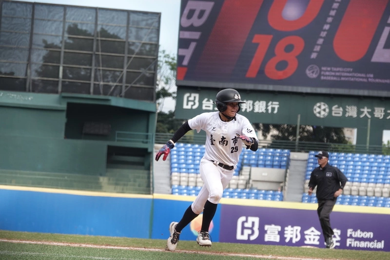 新北U18「善化游擊柯基」許峰穎敲2安貢獻2打點