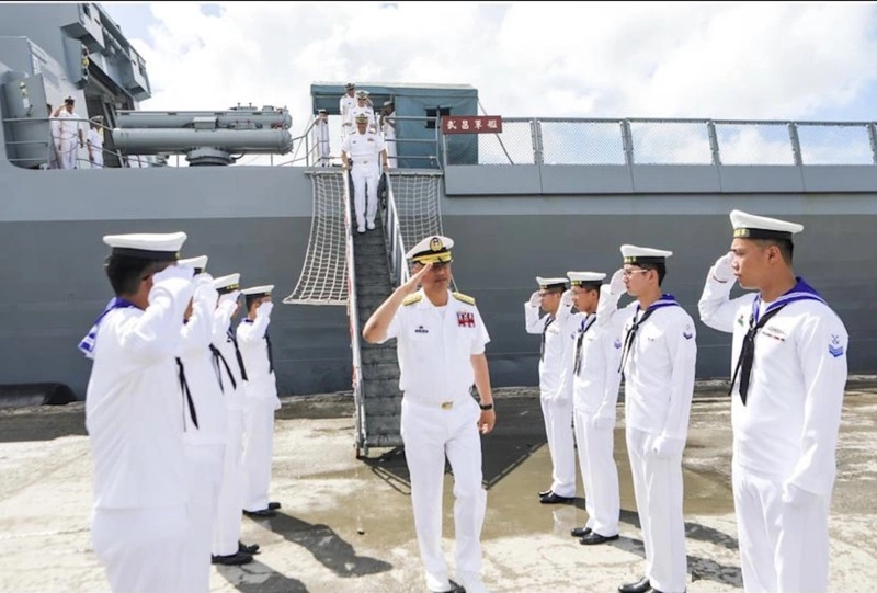 海軍禮儀揭秘　站𦨭、赤道祭與向艦艉敬禮具百年傳統